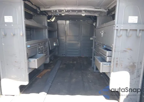 2015 Ford Transit-350 z USA, uszkodzony, nr VIN 1FTBW2YG5FKA32461